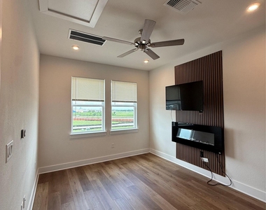 6414 Cowman Way - Photo Thumbnail 16