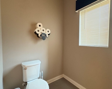 13800 Lyndhurst St - Photo Thumbnail 16