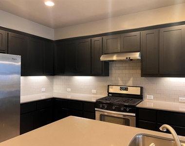 13800 Lyndhurst St - Photo Thumbnail 8
