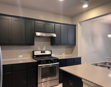 13800 Lyndhurst St - Photo Thumbnail 9