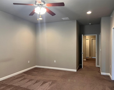 13800 Lyndhurst St - Photo Thumbnail 11
