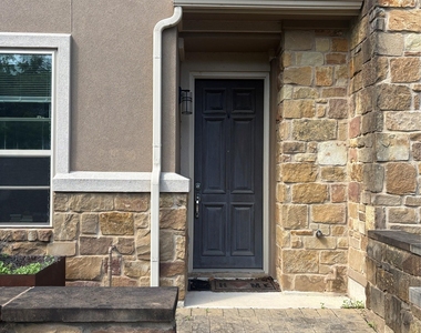 13800 Lyndhurst St - Photo Thumbnail 3