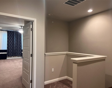 13800 Lyndhurst St - Photo Thumbnail 10