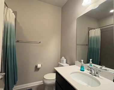13800 Lyndhurst St - Photo Thumbnail 20