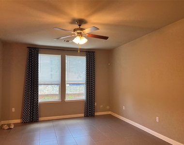13800 Lyndhurst St - Photo Thumbnail 6