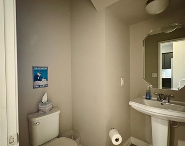 13800 Lyndhurst St - Photo Thumbnail 22