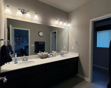13800 Lyndhurst St - Photo Thumbnail 14