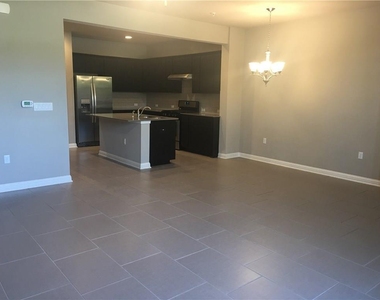 13800 Lyndhurst St - Photo Thumbnail 5