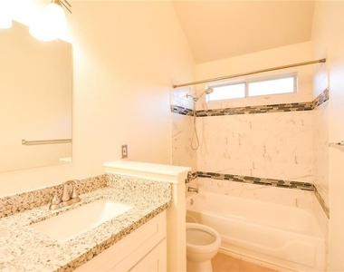 2101 Smoke Tree Trl - Photo Thumbnail 16
