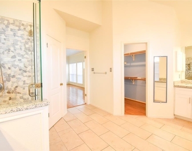 2101 Smoke Tree Trl - Photo Thumbnail 9