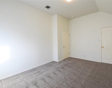 2101 Smoke Tree Trl - Photo Thumbnail 15