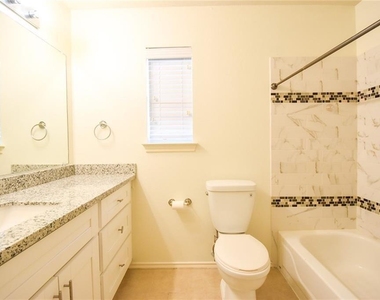 2101 Smoke Tree Trl - Photo Thumbnail 13