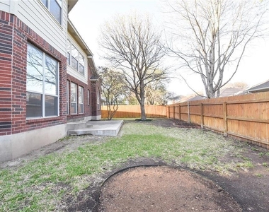 2101 Smoke Tree Trl - Photo Thumbnail 18