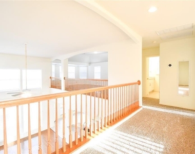2101 Smoke Tree Trl - Photo Thumbnail 11