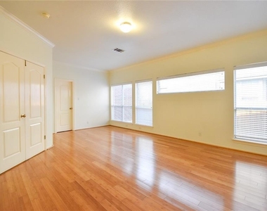 2101 Smoke Tree Trl - Photo Thumbnail 8