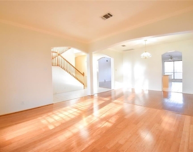 2101 Smoke Tree Trl - Photo Thumbnail 1
