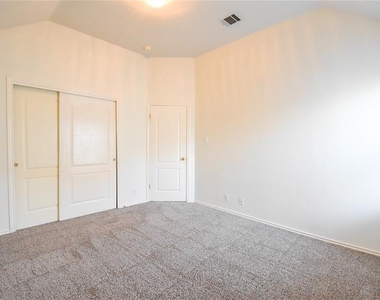 2101 Smoke Tree Trl - Photo Thumbnail 4