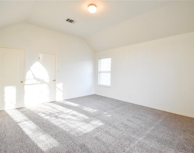 2101 Smoke Tree Trl - Photo Thumbnail 14