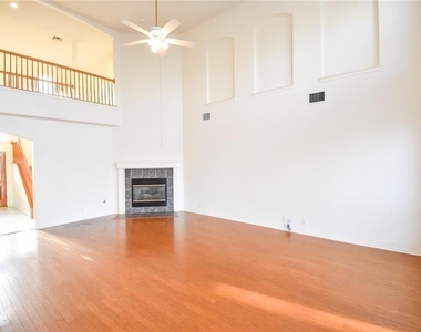 2101 Smoke Tree Trl - Photo Thumbnail 3