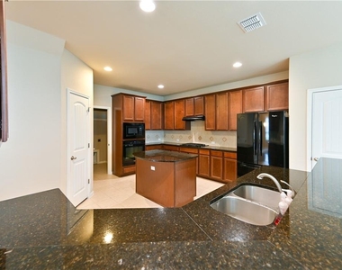 100 Lake Mineral Wells Dr - Photo Thumbnail 8