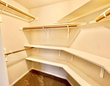 902 Cashew Ln - Photo Thumbnail 16