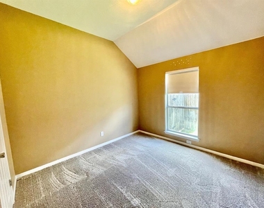 902 Cashew Ln - Photo Thumbnail 15