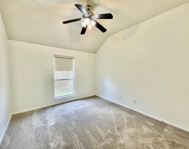 902 Cashew Ln - Photo Thumbnail 12