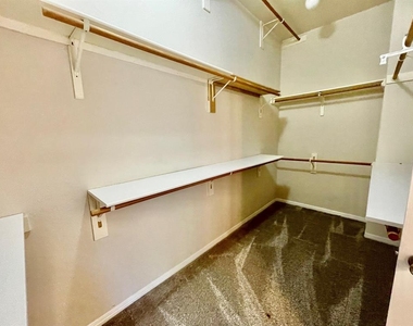 902 Cashew Ln - Photo Thumbnail 10