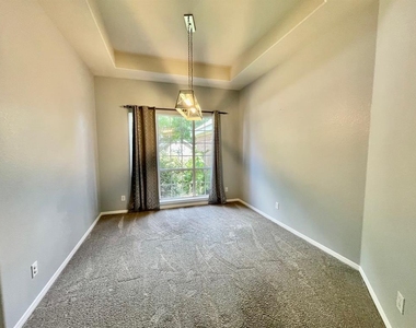 902 Cashew Ln - Photo Thumbnail 5