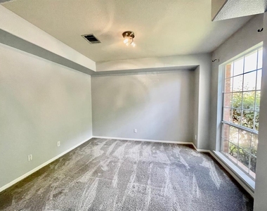 902 Cashew Ln - Photo Thumbnail 6