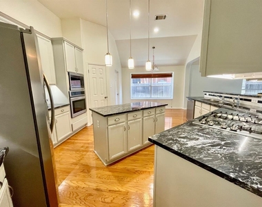 902 Cashew Ln - Photo Thumbnail 2