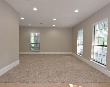 203 County Glen St - Photo Thumbnail 8