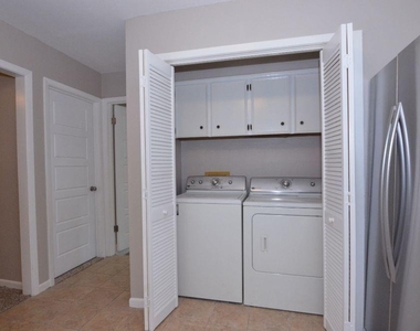 203 County Glen St - Photo Thumbnail 6