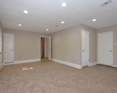 203 County Glen St - Photo Thumbnail 7