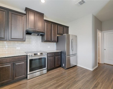 205 Tordesillas Dr - Photo Thumbnail 3