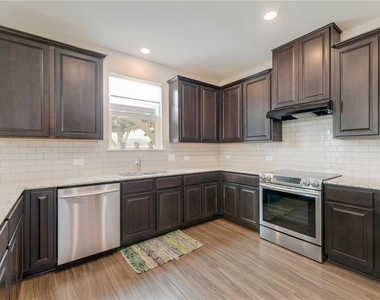 205 Tordesillas Dr - Photo Thumbnail 6