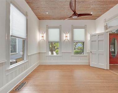 904 Willow St - Photo Thumbnail 3