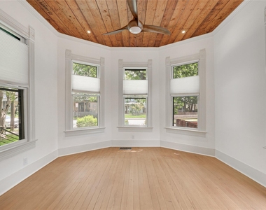 904 Willow St - Photo Thumbnail 1