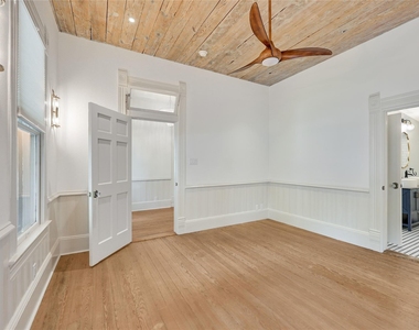 904 Willow St - Photo Thumbnail 4