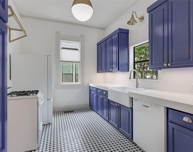 904 Willow St - Photo Thumbnail 7