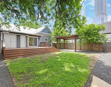 904 Willow St - Photo Thumbnail 15