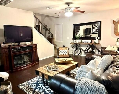 609 Tumlinson Fort Way - Photo Thumbnail 6