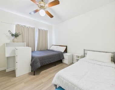 2804 Rio Grande St - Photo Thumbnail 8