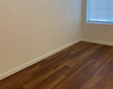 1502 Zephyr Ln - Photo Thumbnail 6