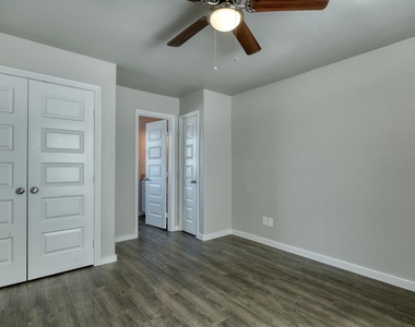 520 W Fm 243 - Photo Thumbnail 5