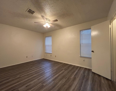 5927 Kevin Kelly Pl - Photo Thumbnail 11