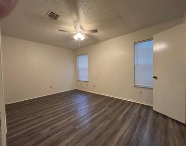 5927 Kevin Kelly Pl - Photo Thumbnail 8