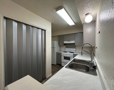 5927 Kevin Kelly Pl - Photo Thumbnail 4