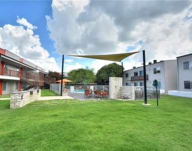 2200 Dickson Dr - Photo Thumbnail 15
