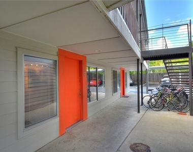 2200 Dickson Dr - Photo Thumbnail 20
